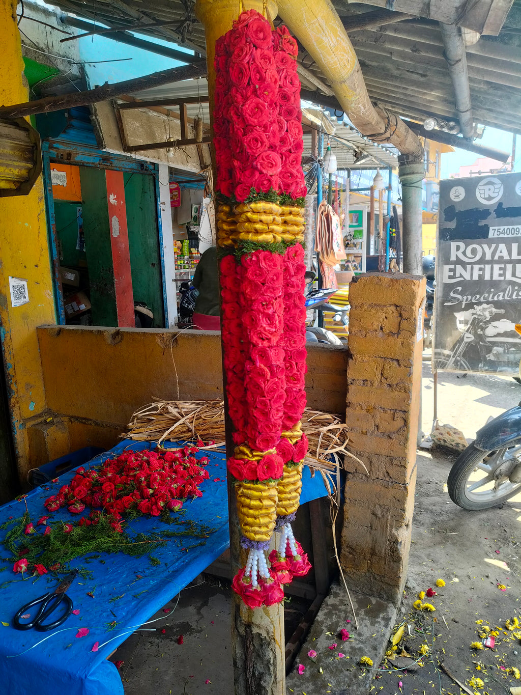 Red rose with gold colour border malai 2 piece