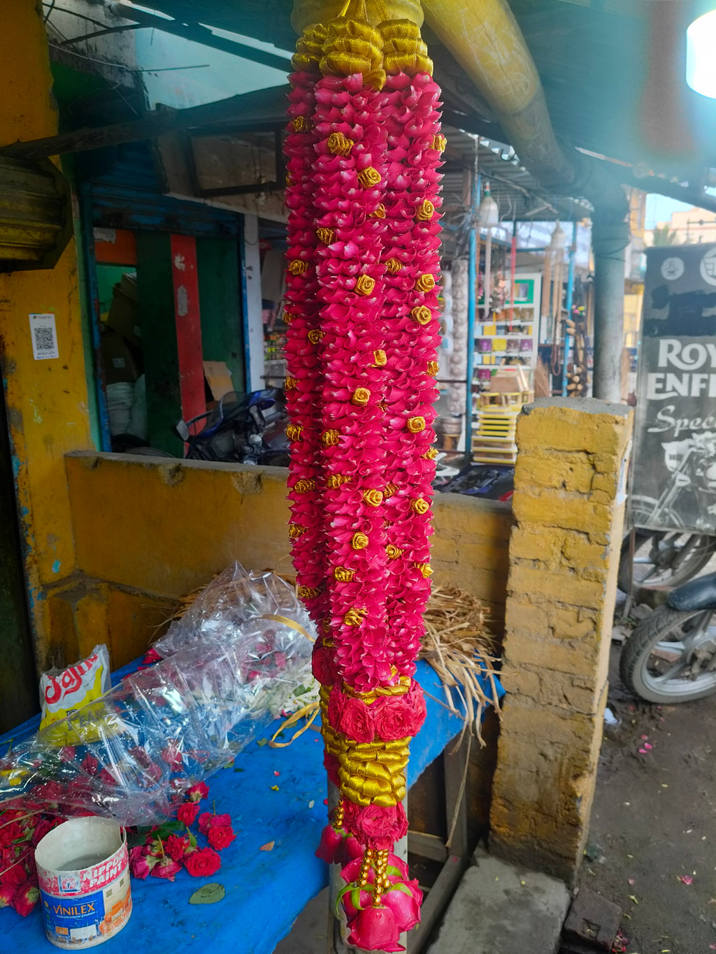 Red rose petals & gold small Rose dot malai
